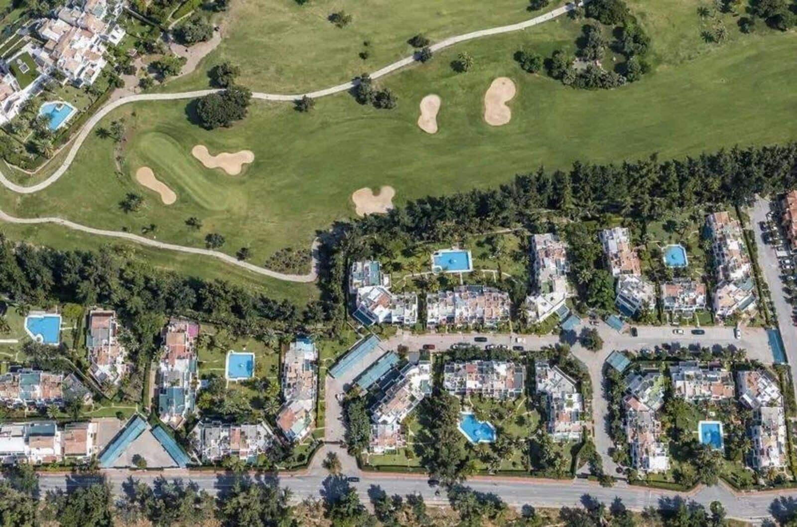 4 soveværelse Byhus til salg i Nueva Andalucia - € 665.000 (Ref: 10097686)