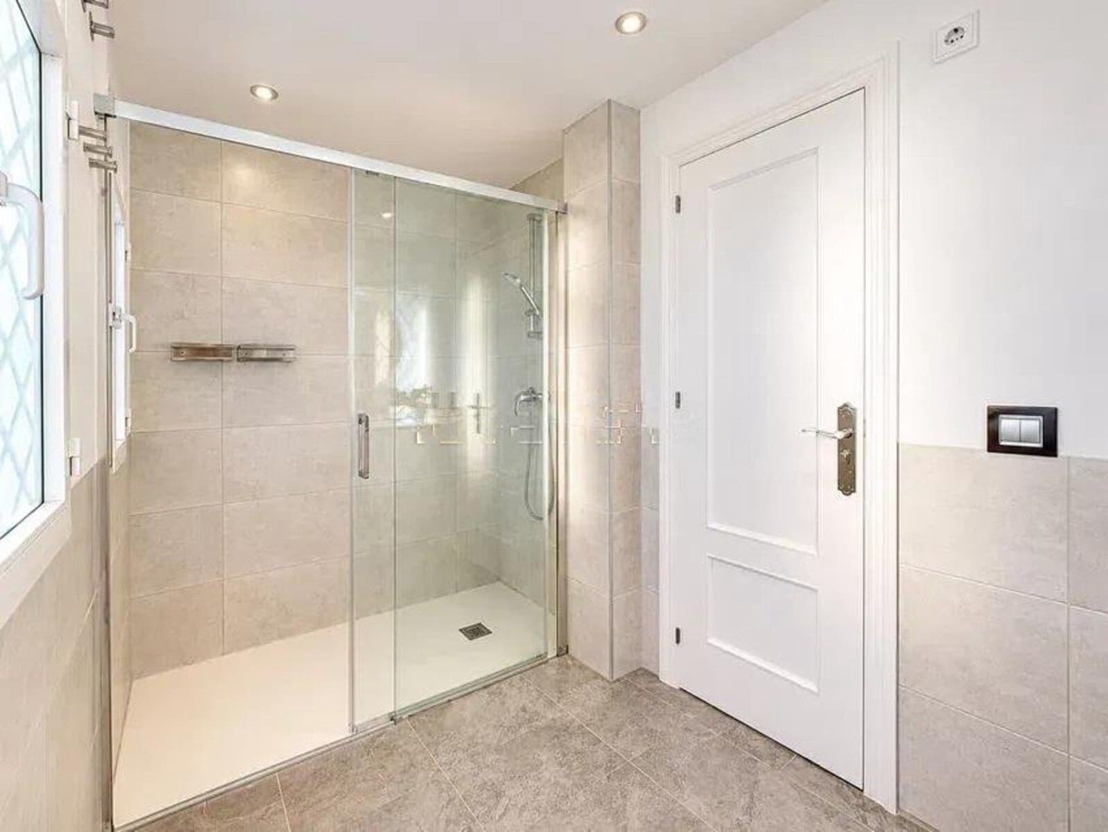 4 soveværelse Byhus til salg i Nueva Andalucia - € 665.000 (Ref: 10097686)