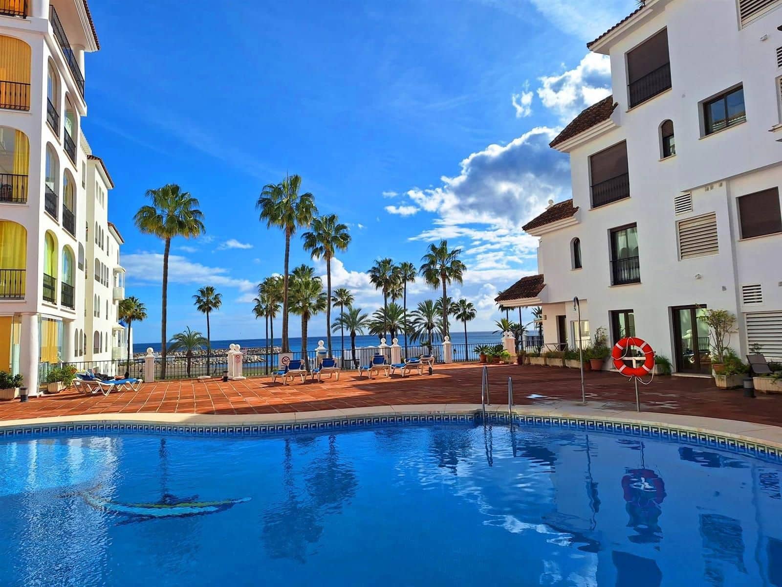 2 chambre Appartement à vendre à La Duquesa / Puerto de la Duquesa - 380 000 € (Ref: 10097687)