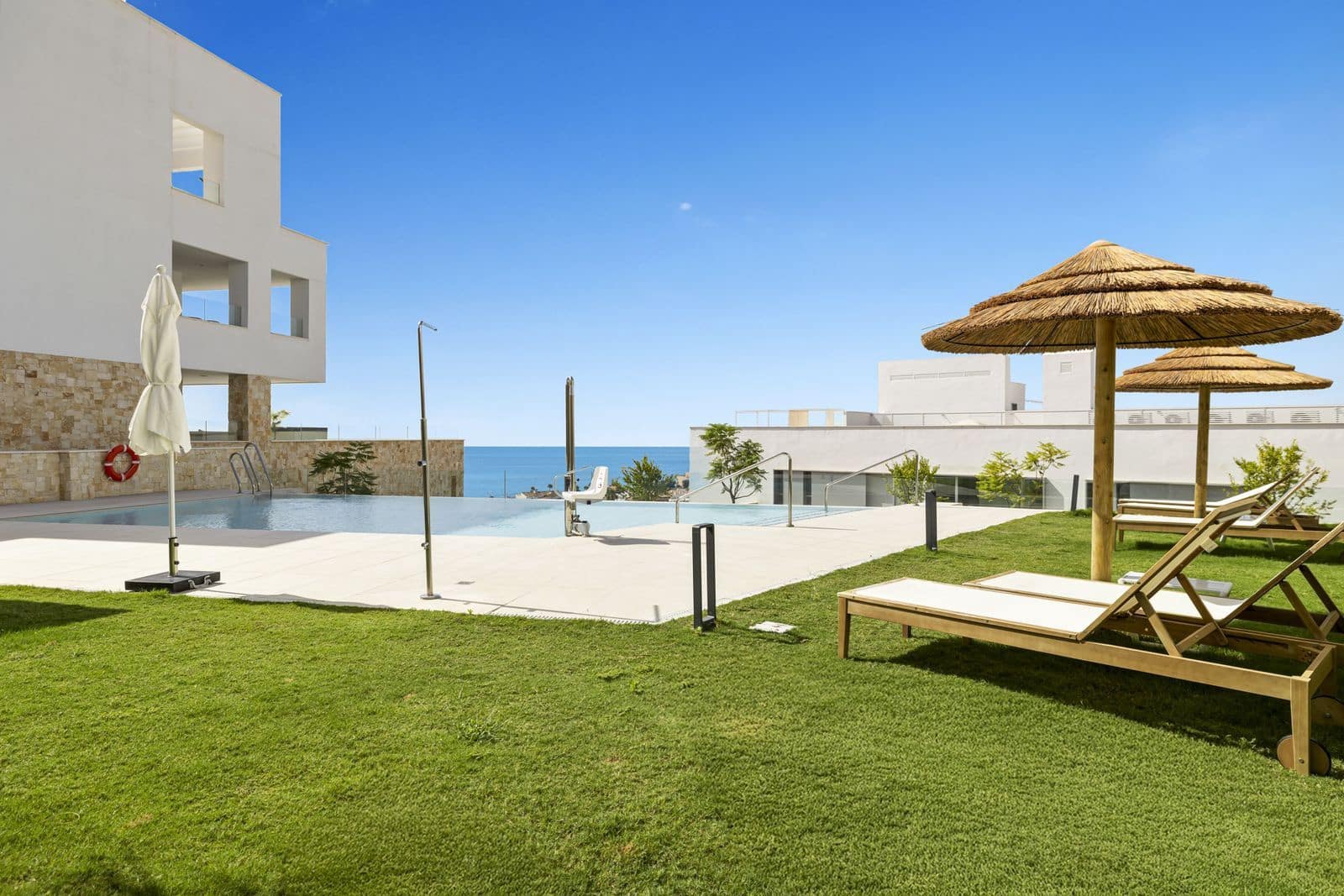 2 soverom Leilighet til salgs i Estepona med svømmebasseng - € 675 000 (Ref: 10097688)