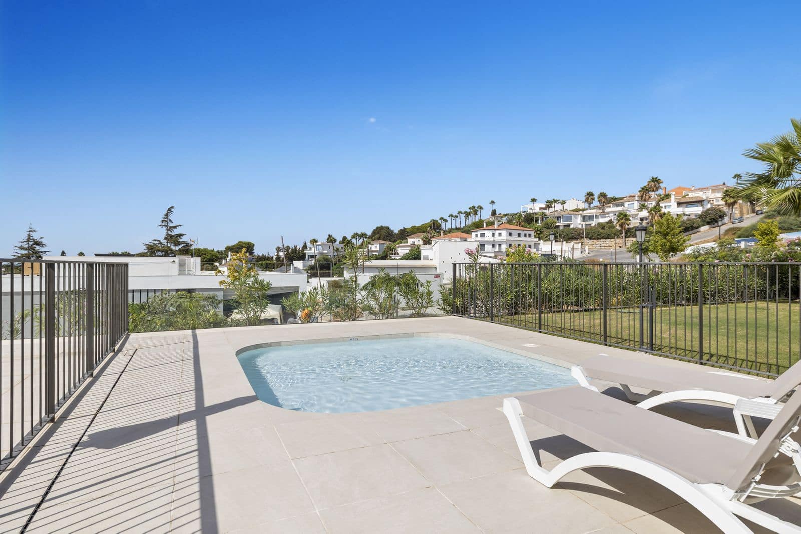 2 soverom Leilighet til salgs i Estepona med svømmebasseng - € 675 000 (Ref: 10097688)