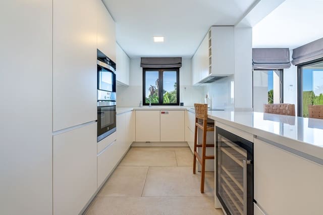 Chalet de 4 habitaciones en Calahonda, Mijas en venta - 1.978.000 € (Ref: 10097692)