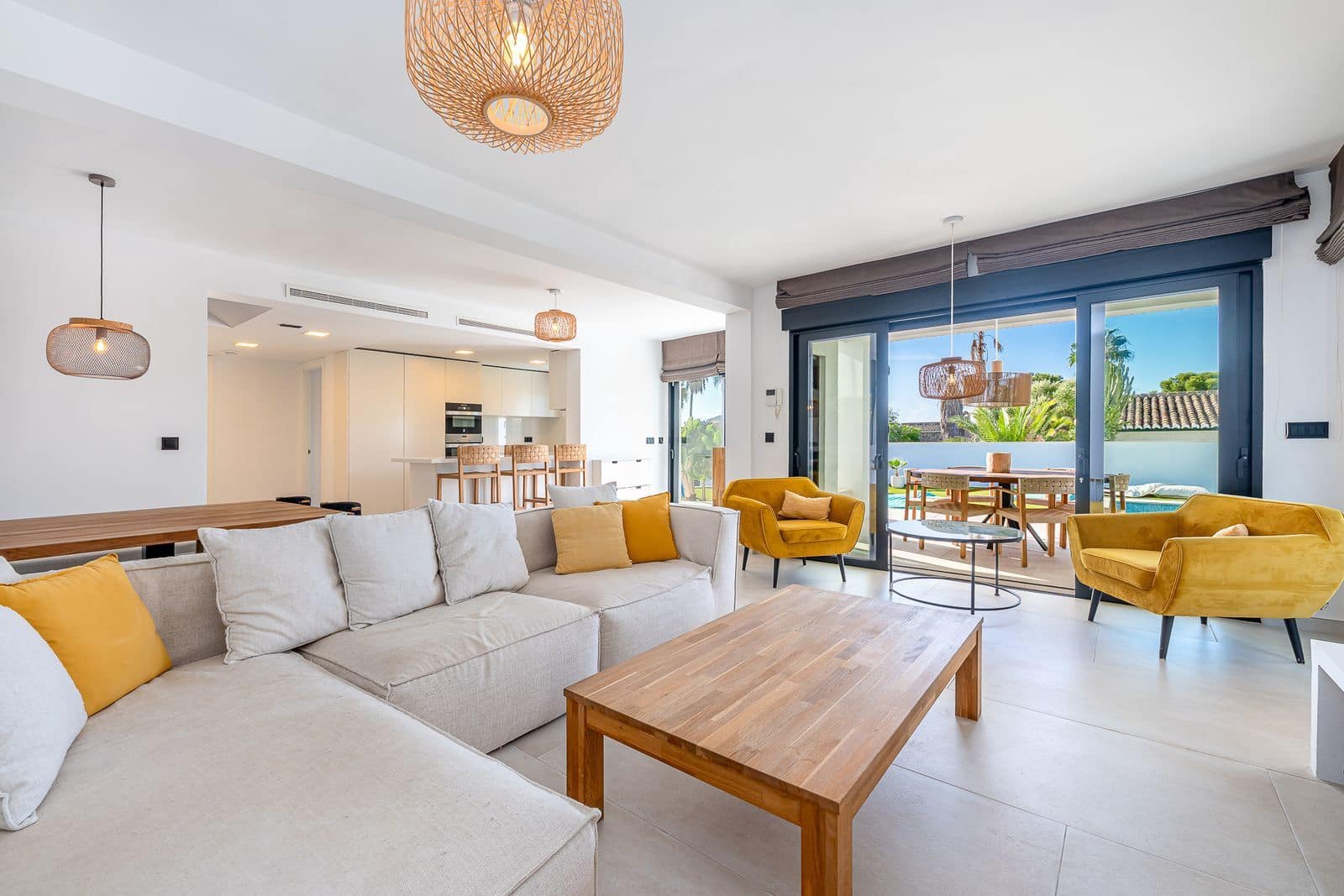 Chalet de 4 habitaciones en Calahonda en venta - 1.978.000 € (Ref: 10097692)