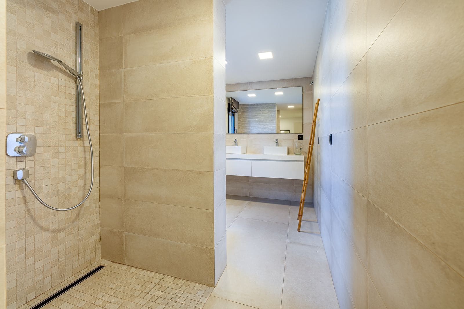 Chalet de 4 habitaciones en Calahonda en venta - 1.978.000 € (Ref: 10097692)