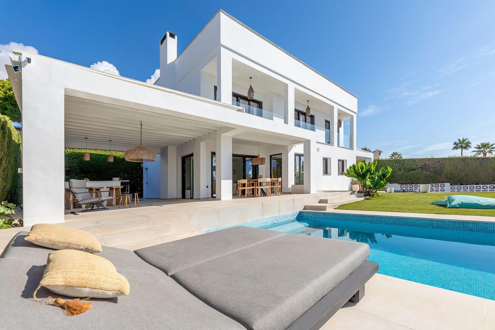 Chalet de 4 habitaciones en Calahonda en venta - 1.978.000 € (Ref: 10097692)