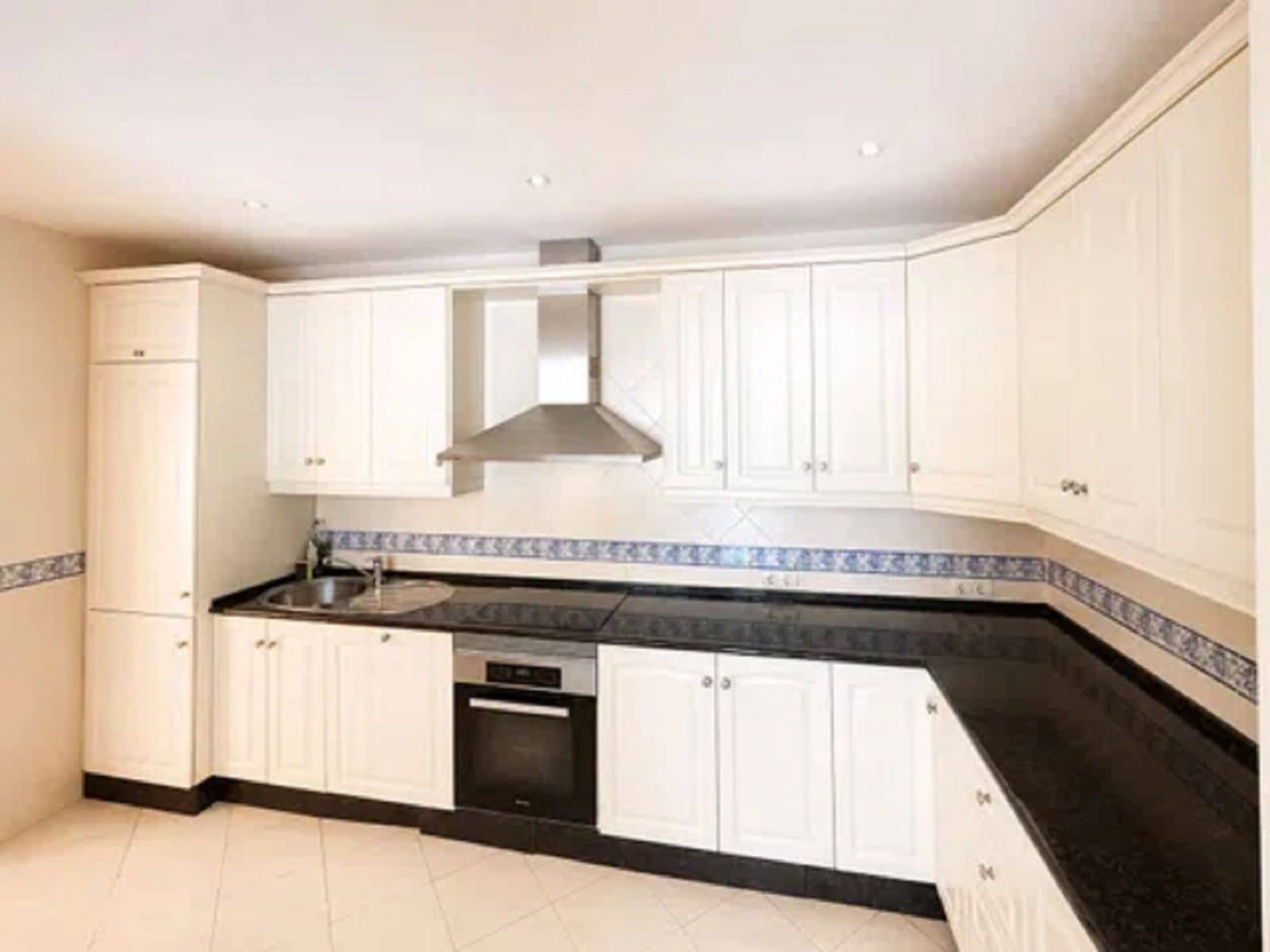 3 slaapkamer Appartement te koop in Marbella - € 797.500 (Ref: 10097700)