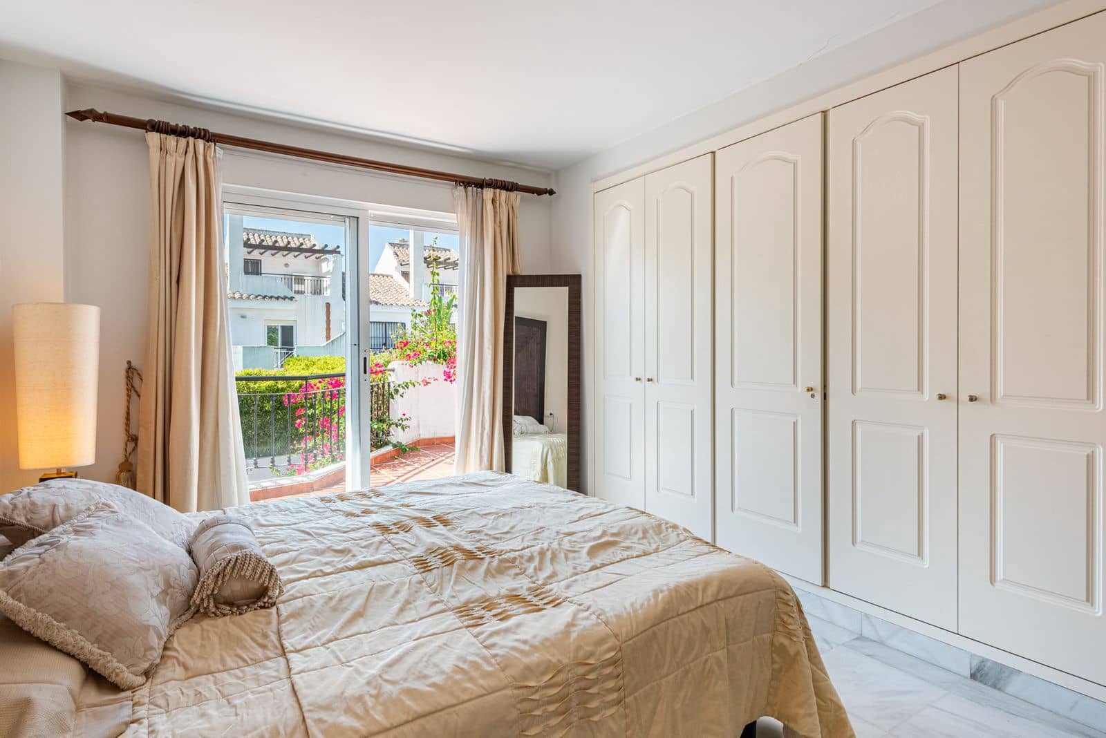 4 soveværelse Byhus til salg i Nueva Andalucia - € 650.000 (Ref: 10097704)