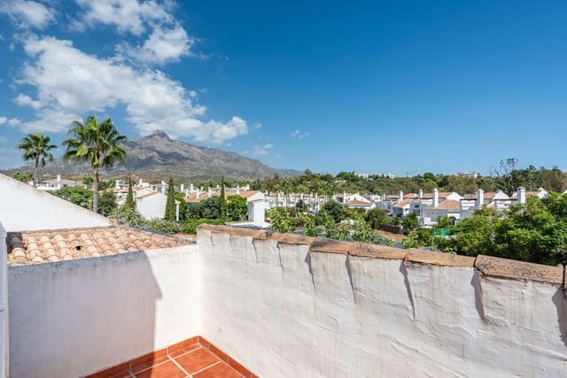 4 sovrum Hus till salu i Nueva Andalucia, Marbella - 650 000 € (Ref: 10097704)