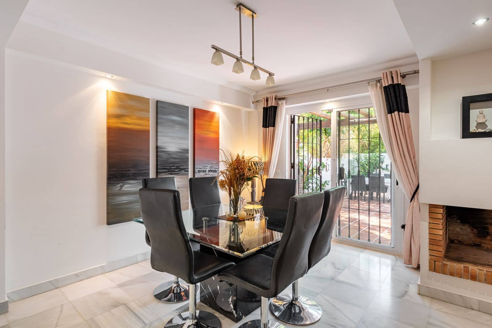 4 soveværelse Byhus til salg i Nueva Andalucia - € 650.000 (Ref: 10097704)