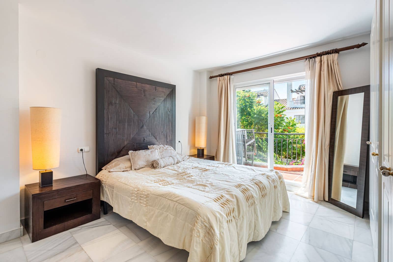 4 soveværelse Byhus til salg i Nueva Andalucia - € 650.000 (Ref: 10097704)