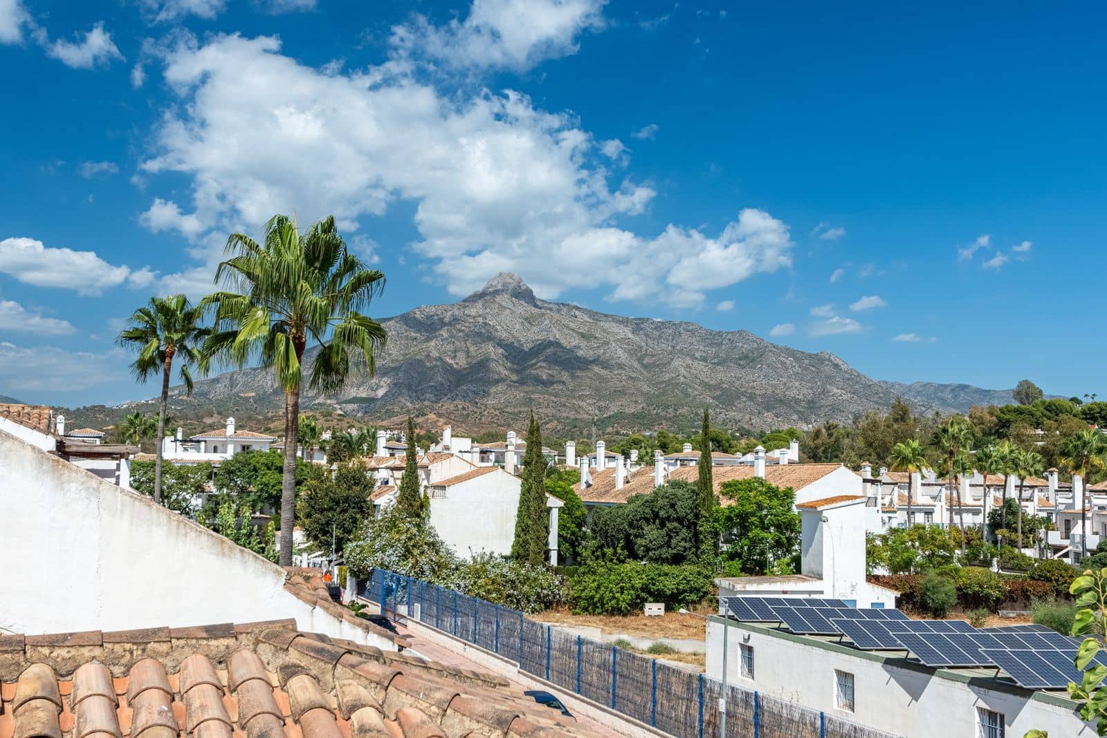 4 soveværelse Byhus til salg i Nueva Andalucia - € 650.000 (Ref: 10097704)