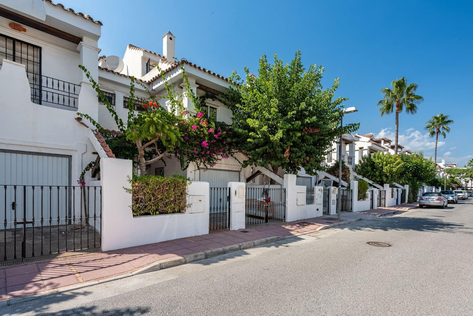4 soveværelse Byhus til salg i Nueva Andalucia - € 650.000 (Ref: 10097704)