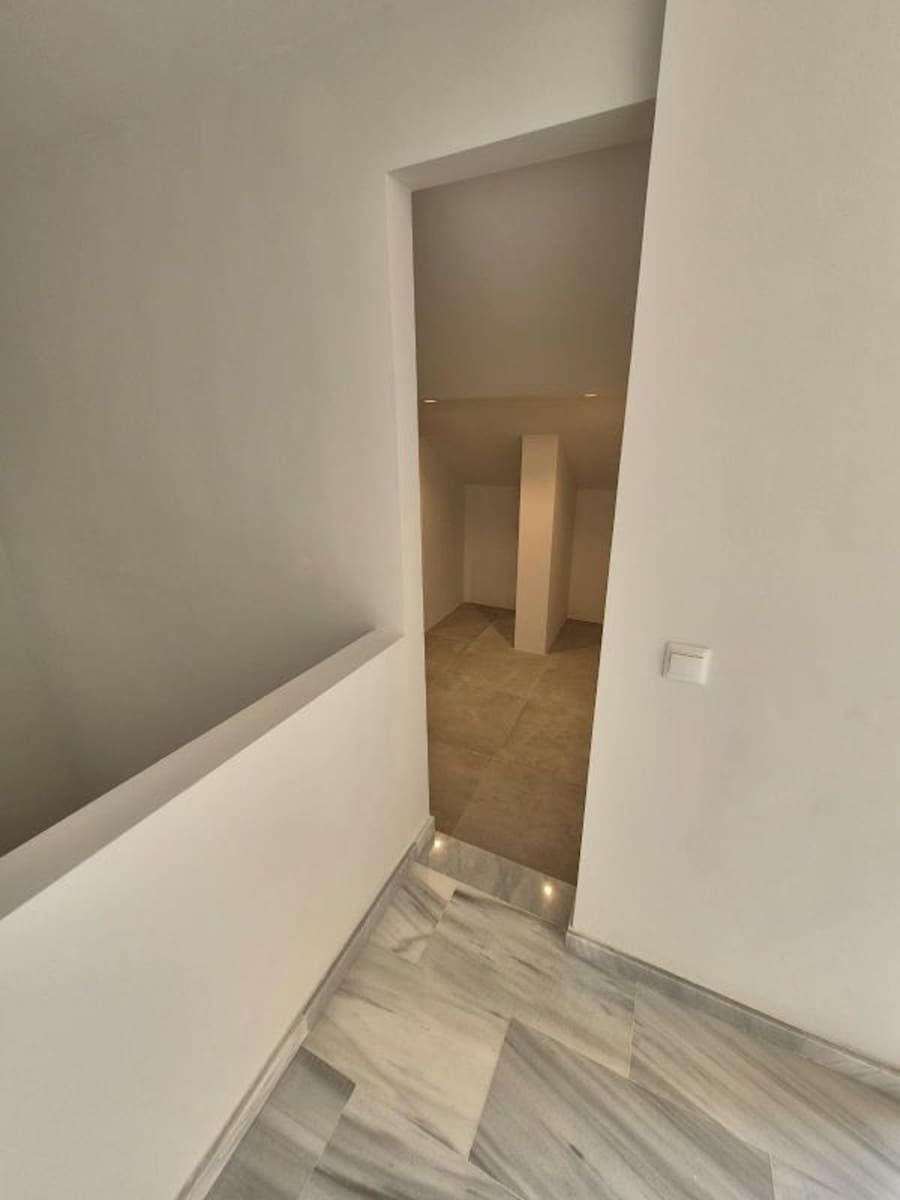 5 soverom Kjedet enebolig til salgs i Calahonda - € 679 000 (Ref: 10097705)