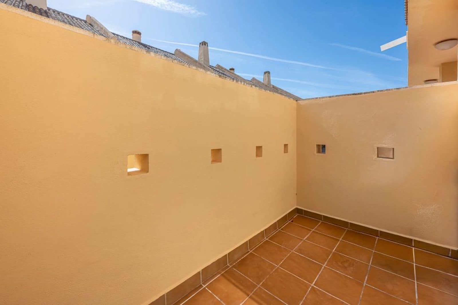 5 soverom Kjedet enebolig til salgs i Calahonda - € 679 000 (Ref: 10097705)