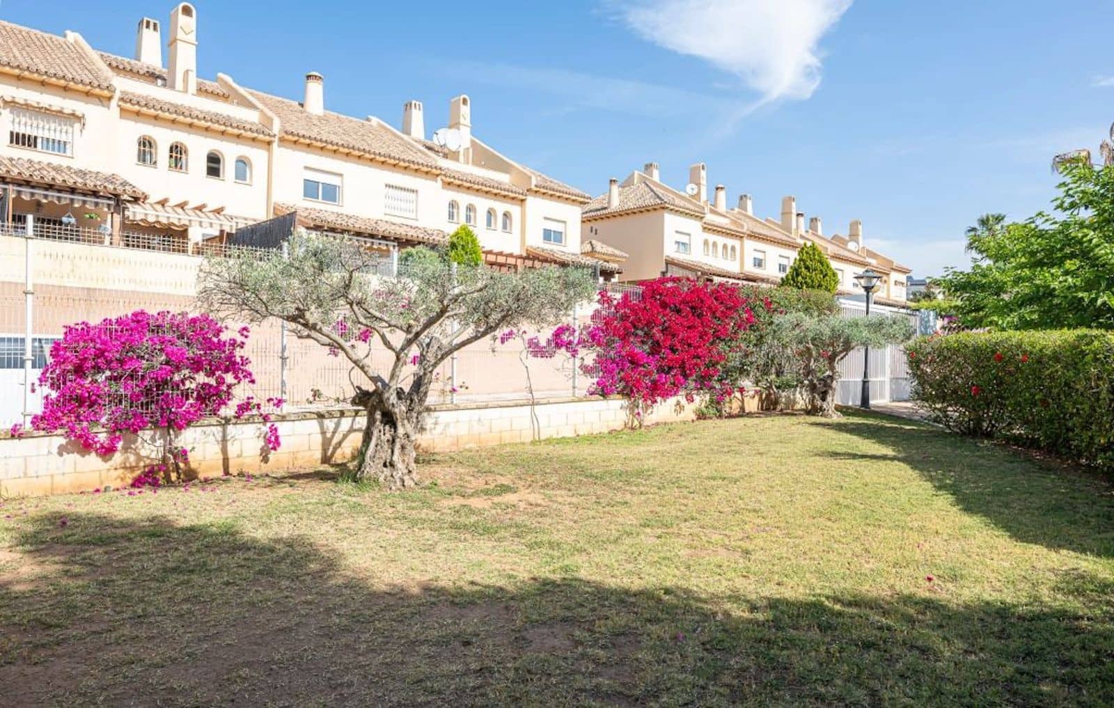 5 soverom Kjedet enebolig til salgs i Calahonda - € 679 000 (Ref: 10097705)