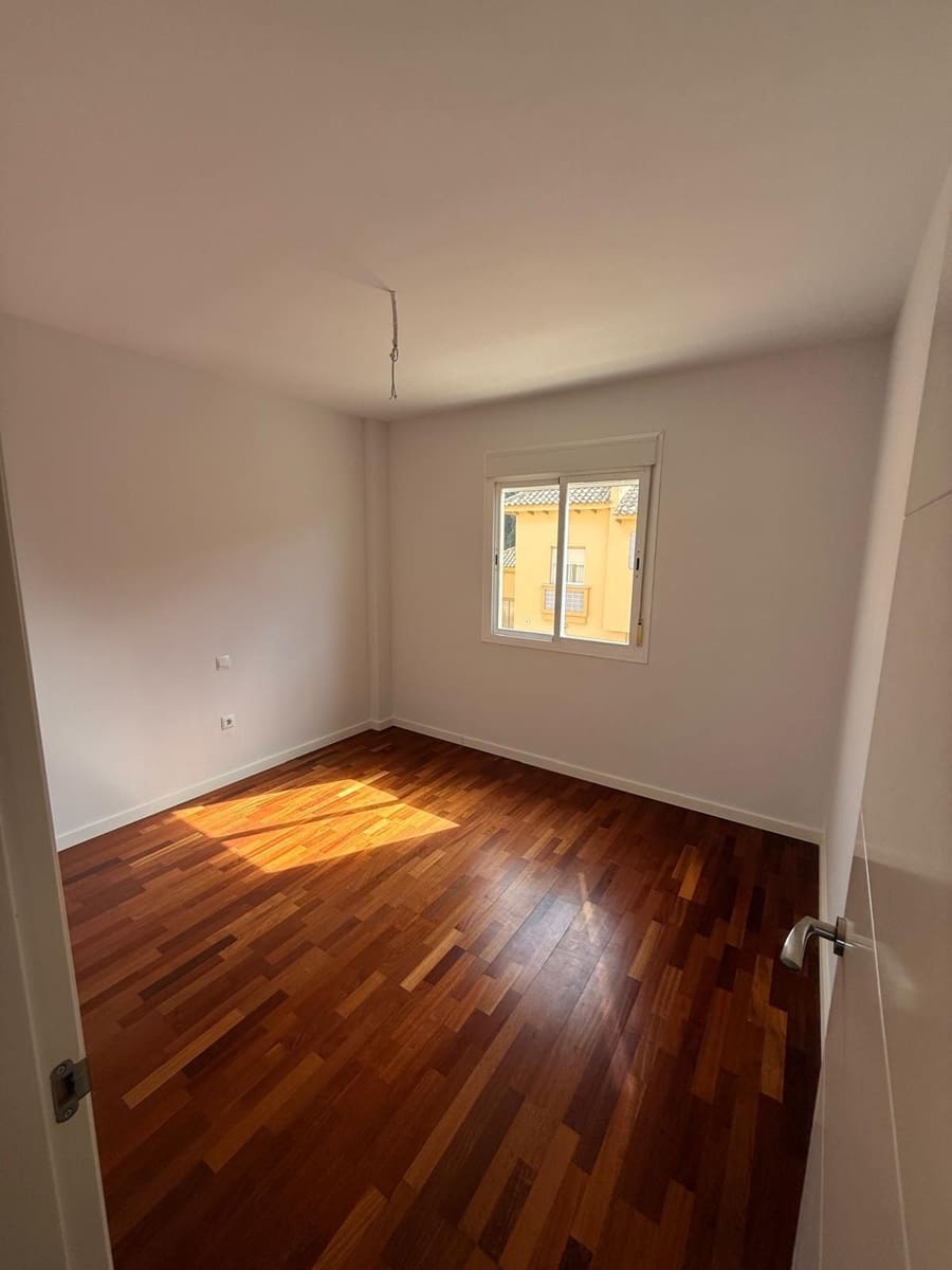5 soverom Kjedet enebolig til salgs i Calahonda - € 679 000 (Ref: 10097706)