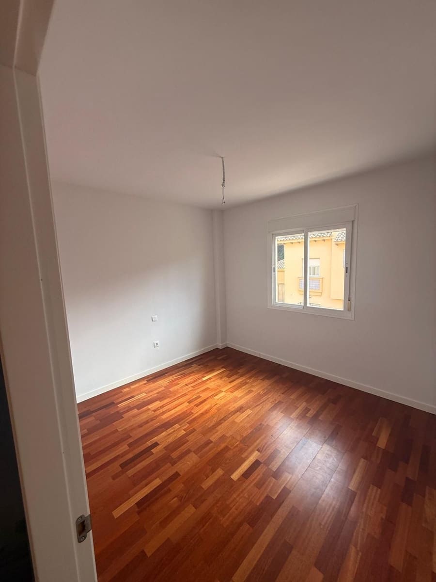 5 soverom Kjedet enebolig til salgs i Calahonda - € 679 000 (Ref: 10097706)