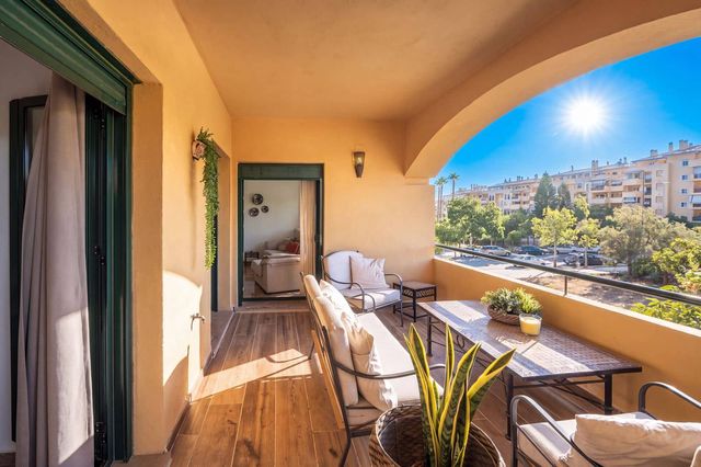 3 sovrum Lägenhet till salu i San Pedro de Alcantara, Marbella med pool garage - 725 000 € (Ref: 10097707)