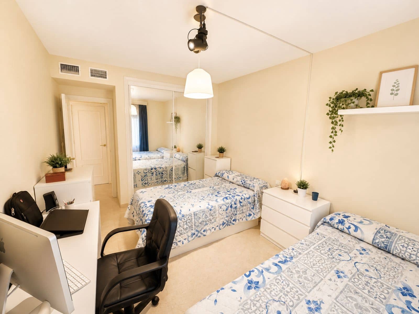 4 bedroom Apartment for sale in Estepona - € 630,000 (Ref: 10097711)