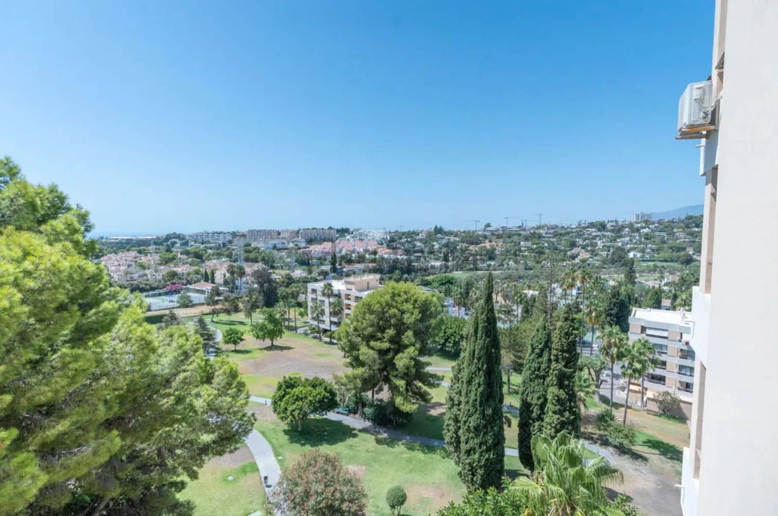 2 soveværelse Lejlighed til salg i Nueva Andalucia - € 450.000 (Ref: 10097713)