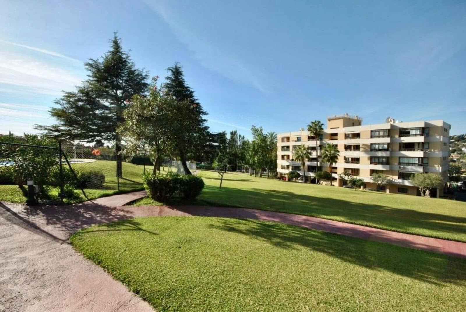 2 soveværelse Lejlighed til salg i Nueva Andalucia - € 450.000 (Ref: 10097713)