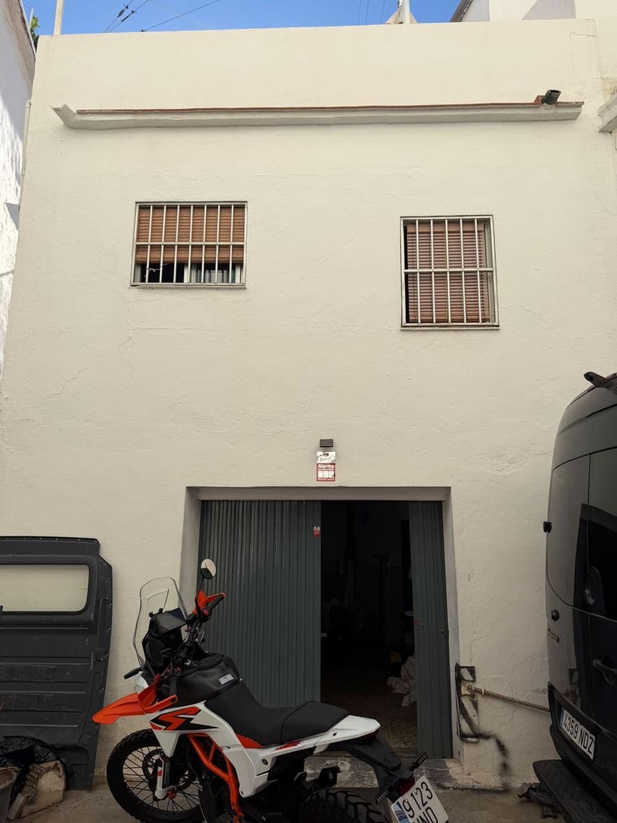 2 bedroom Semi-detached Villa for sale in Marbella - € 900,000 (Ref: 10097715)