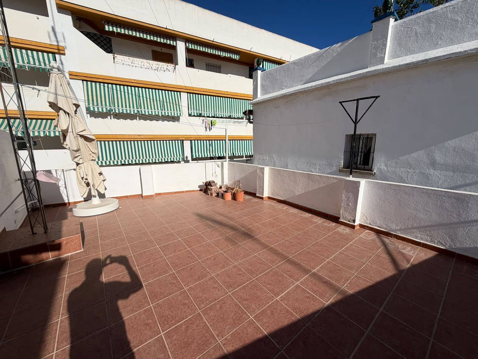 2 bedroom Semi-detached Villa for sale in Marbella - € 900,000 (Ref: 10097715)