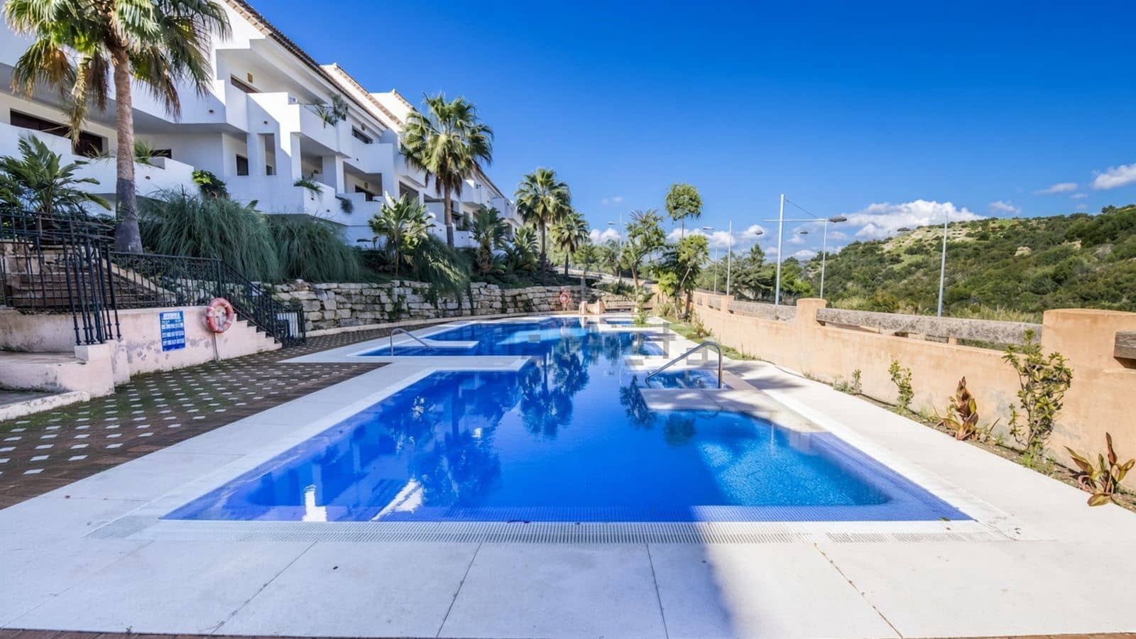 2 slaapkamer Penthouse te koop in La Duquesa / Puerto de la Duquesa - € 325.000 (Ref: 10097722)