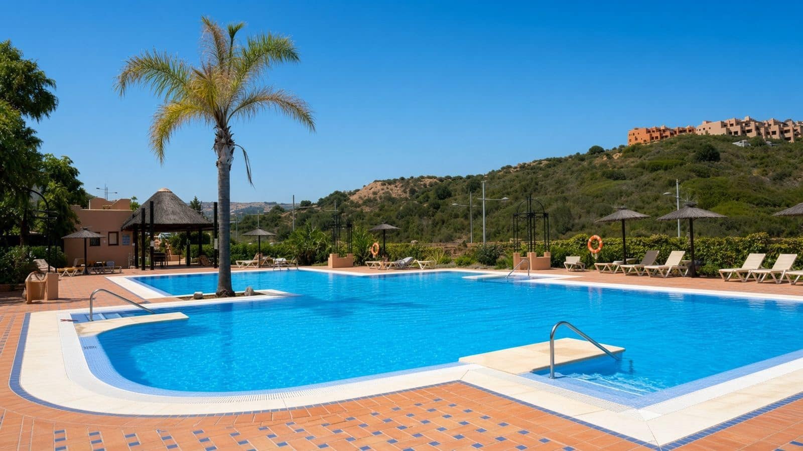 2 slaapkamer Penthouse te koop in La Duquesa / Puerto de la Duquesa - € 325.000 (Ref: 10097722)