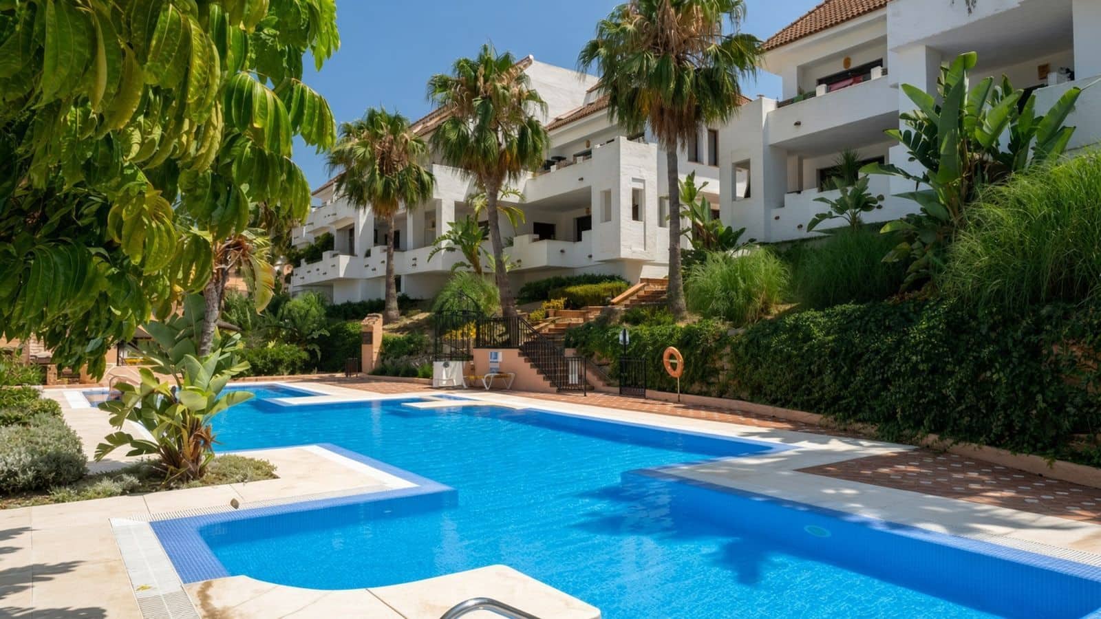 2 slaapkamer Penthouse te koop in La Duquesa / Puerto de la Duquesa - € 325.000 (Ref: 10097722)