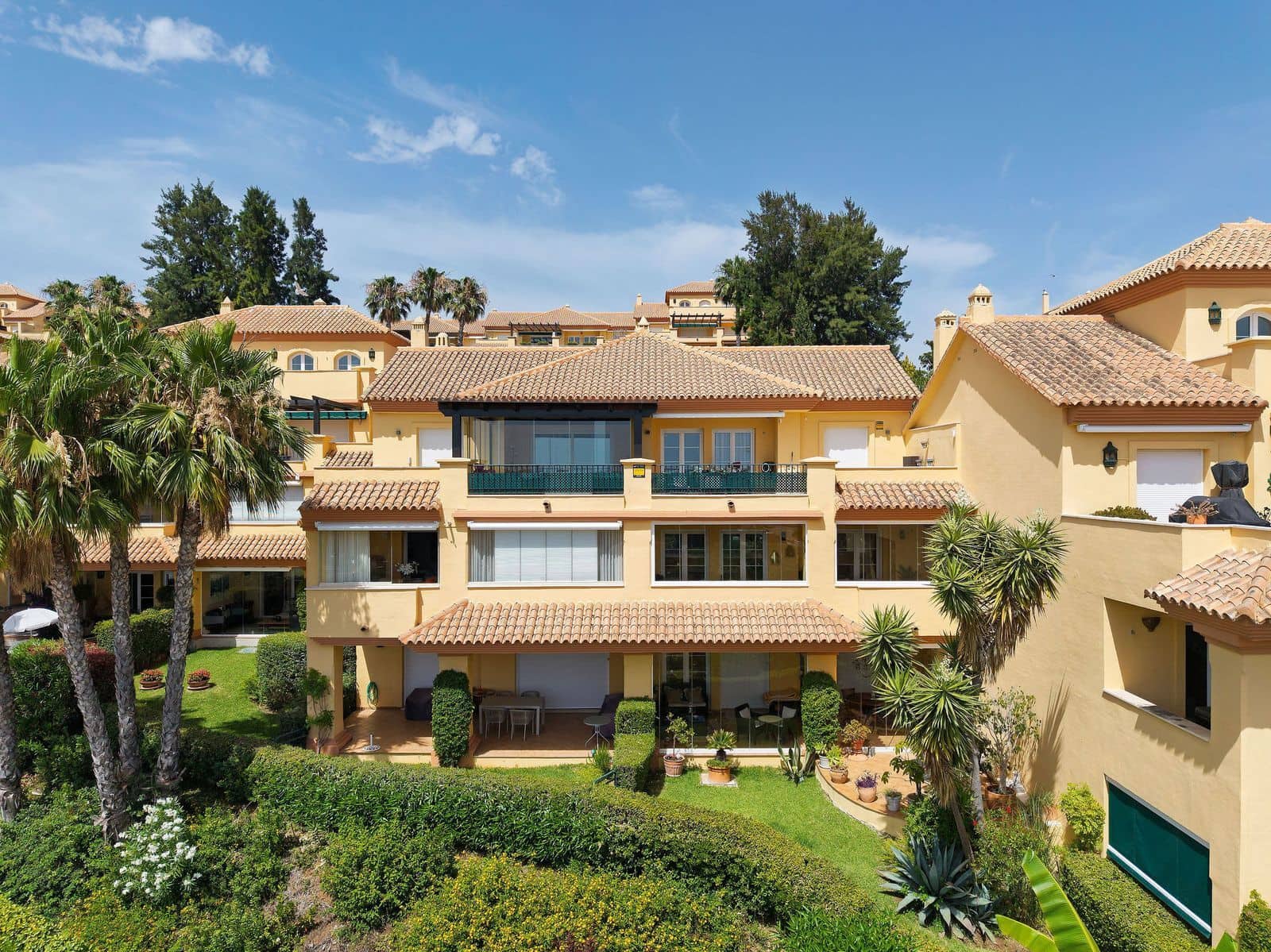 3 soveværelse Lejlighed til salg i Nueva Andalucia med swimmingpool garage - € 867.000 (Ref: 10097730)