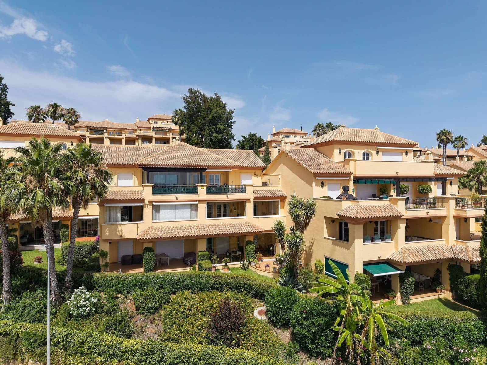 3 soveværelse Lejlighed til salg i Nueva Andalucia med swimmingpool garage - € 867.000 (Ref: 10097730)