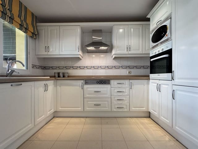 3 makuuhuone Huoneisto myytävänä paikassa Elviria, Marbella - 825 000 € (Ref: 10097738)