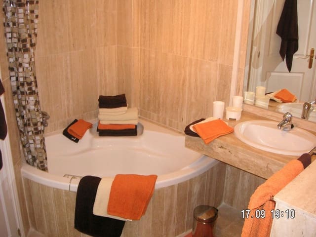 2 soveværelse Lejlighed til salg i Elviria, Marbella - € 495.000 (Ref: 10097747)