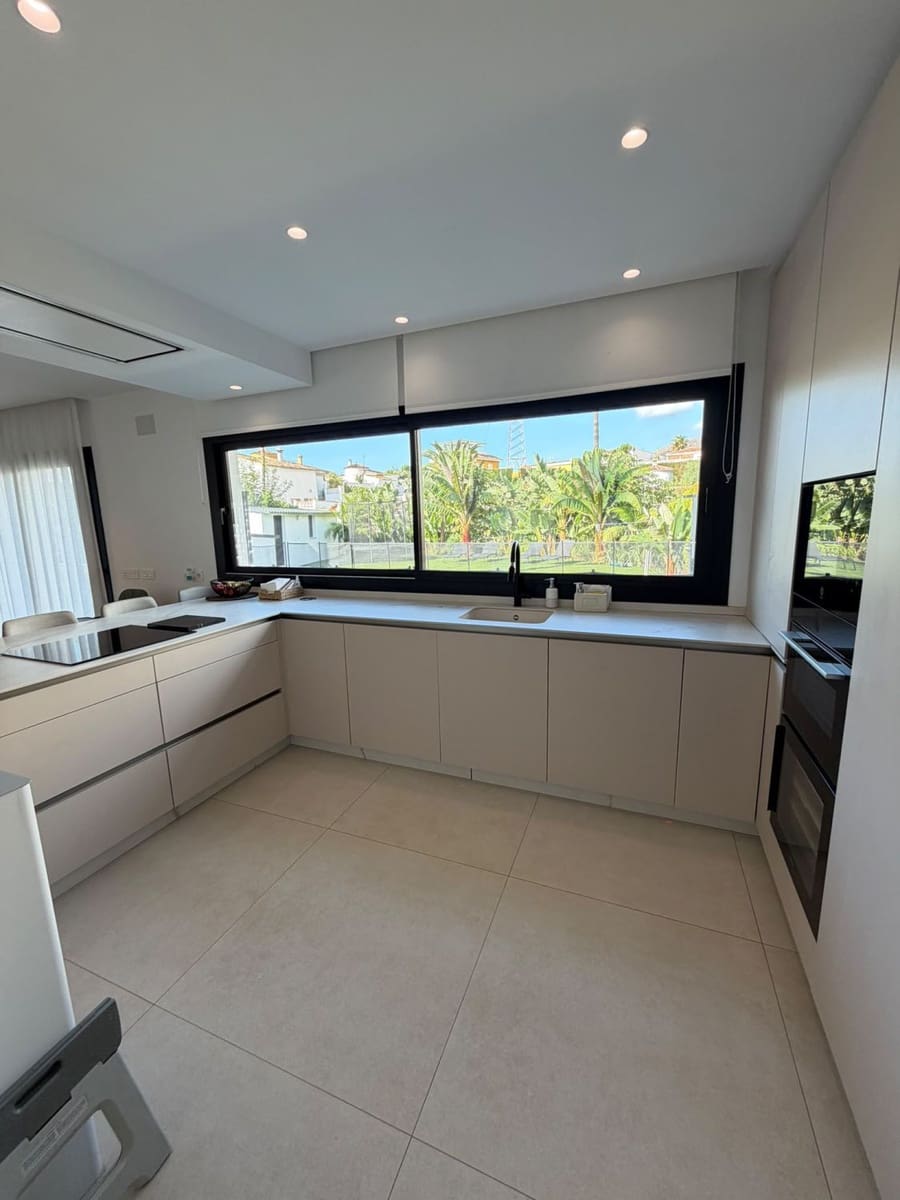 5 makuuhuone Huvila myytävänä paikassa Arroyo de la Miel - 1 275 000 € (Ref: 10097752)