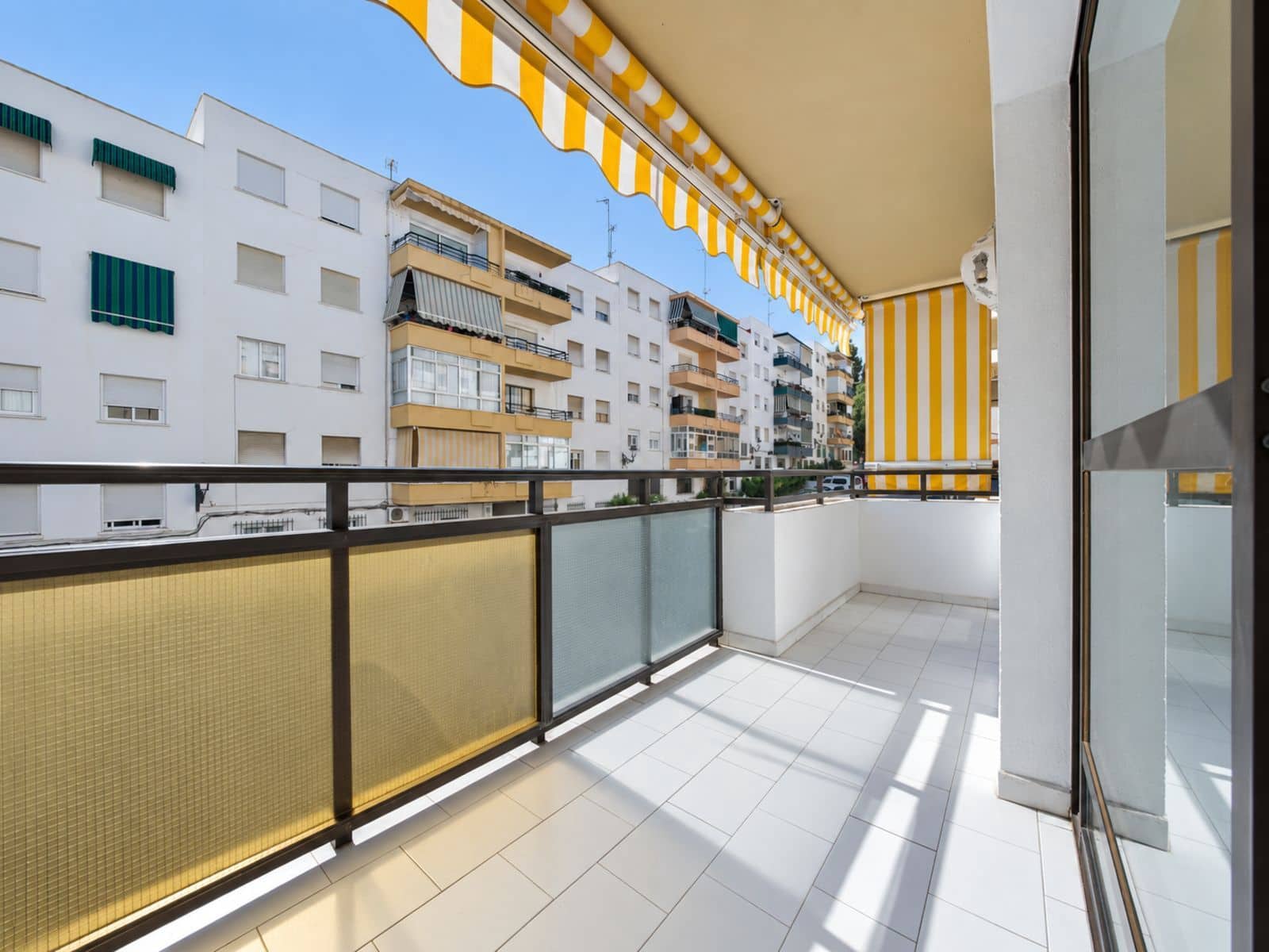 3 sypialnia Apartament na sprzedaż w Estepona - 339 500 € (Ref: 10097756)