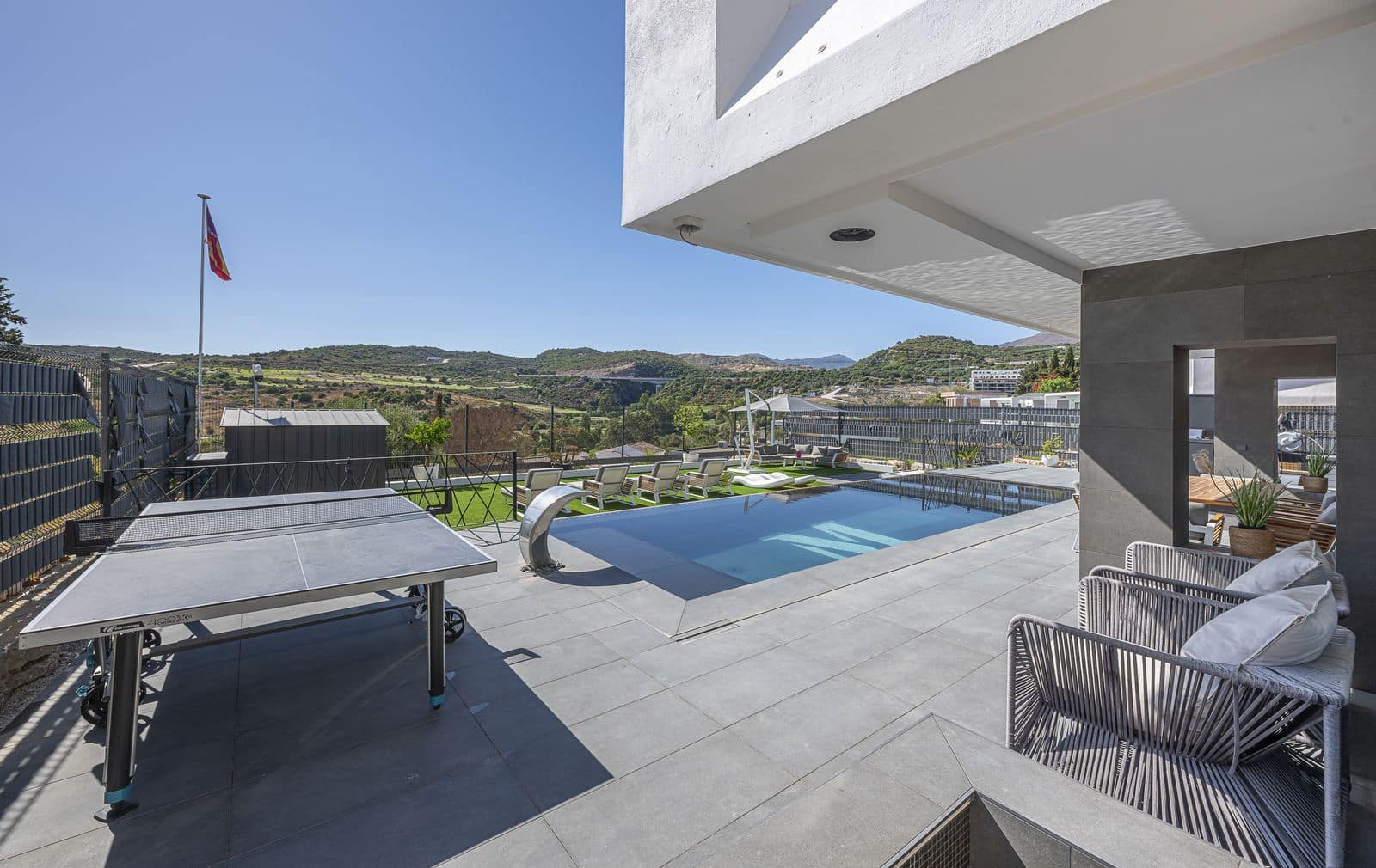 3 sovrum Villa till salu i Estepona - 1 370 000 € (Ref: 10097761)