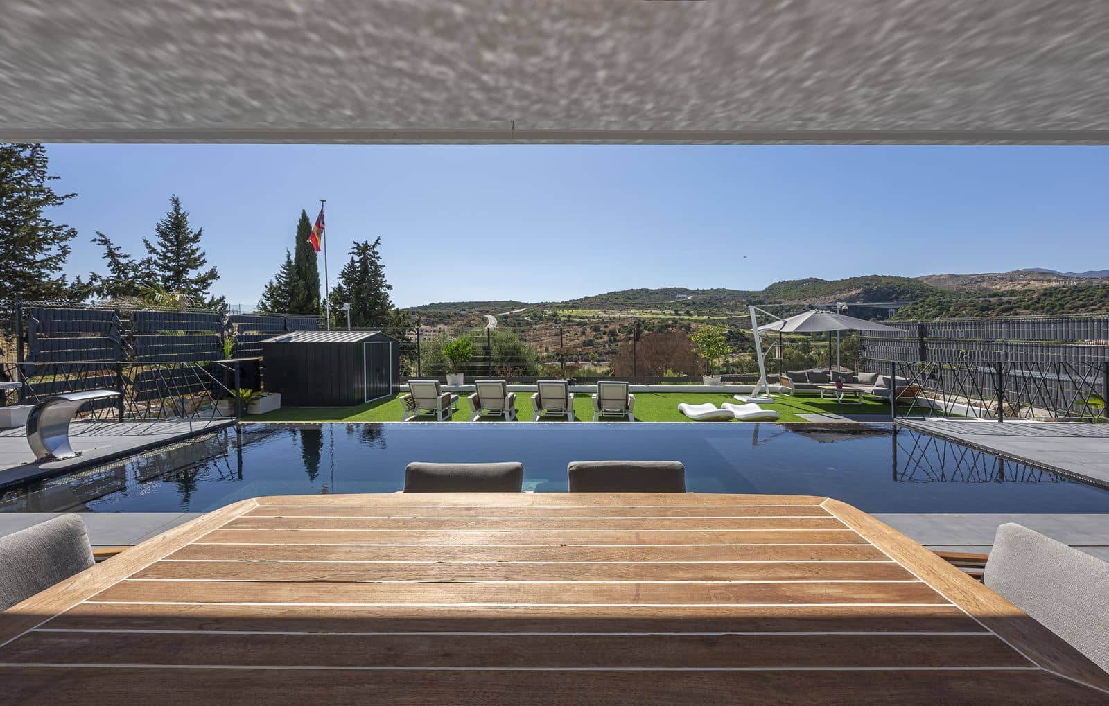 3 sovrum Villa till salu i Estepona - 1 370 000 € (Ref: 10097761)