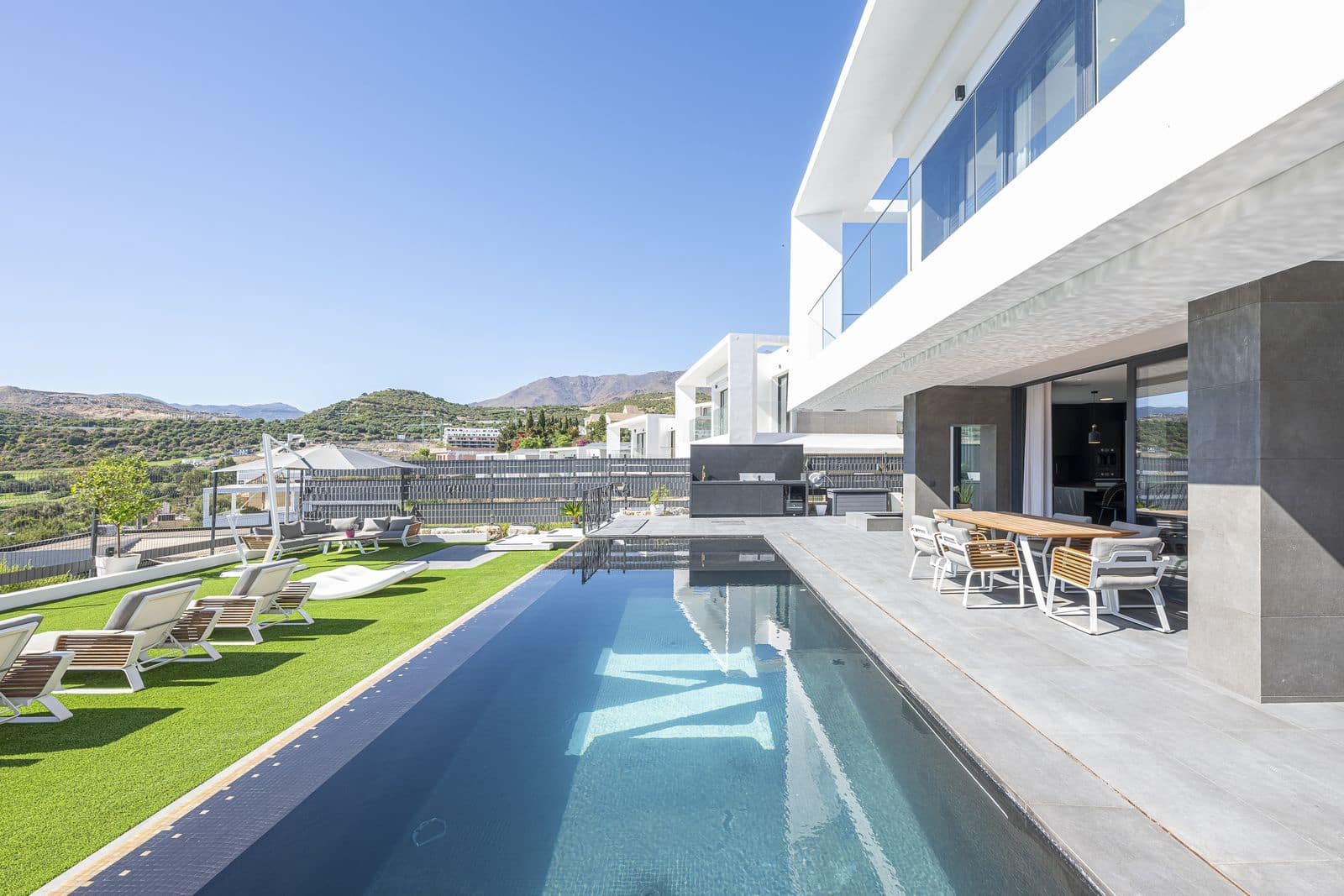 3 sovrum Villa till salu i Estepona - 1 370 000 € (Ref: 10097761)