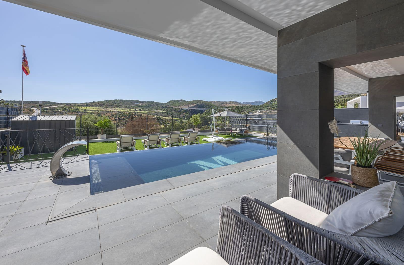 3 sovrum Villa till salu i Estepona - 1 370 000 € (Ref: 10097761)