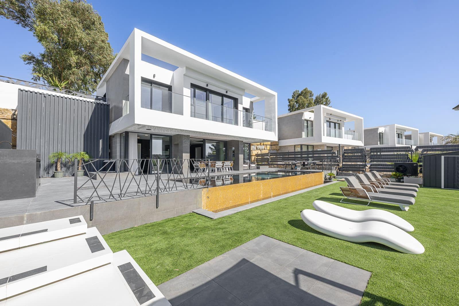 3 sovrum Villa till salu i Estepona - 1 370 000 € (Ref: 10097761)