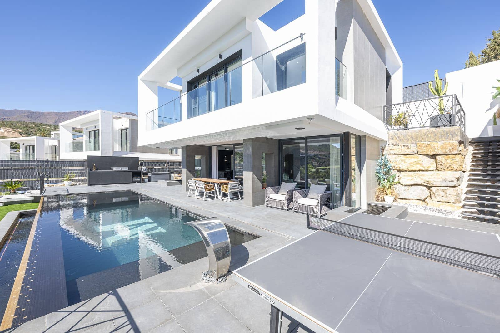 3 sovrum Villa till salu i Estepona - 1 370 000 € (Ref: 10097761)