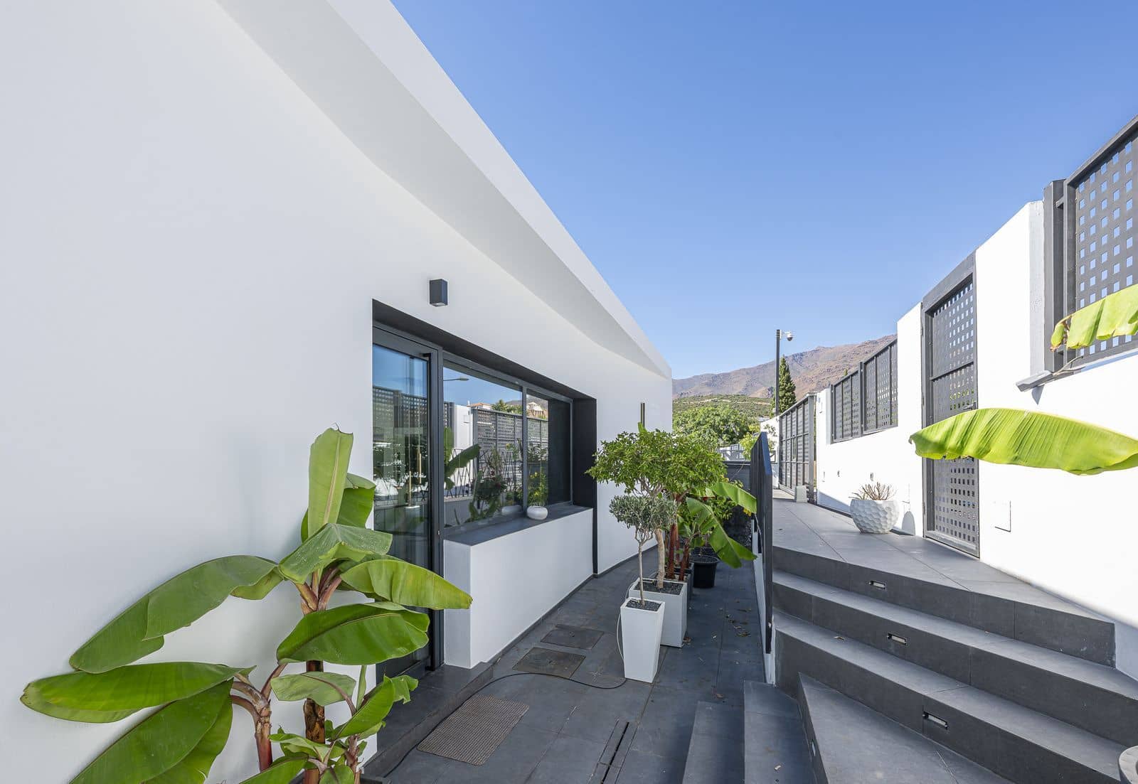 3 sovrum Villa till salu i Estepona - 1 370 000 € (Ref: 10097761)