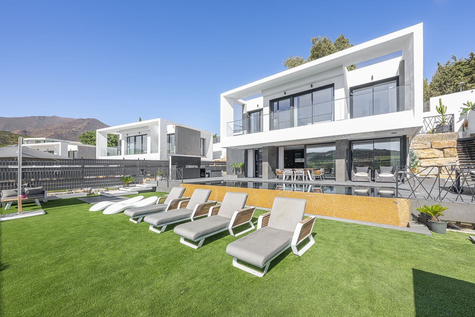 3 sovrum Villa till salu i Estepona - 1 370 000 € (Ref: 10097761)