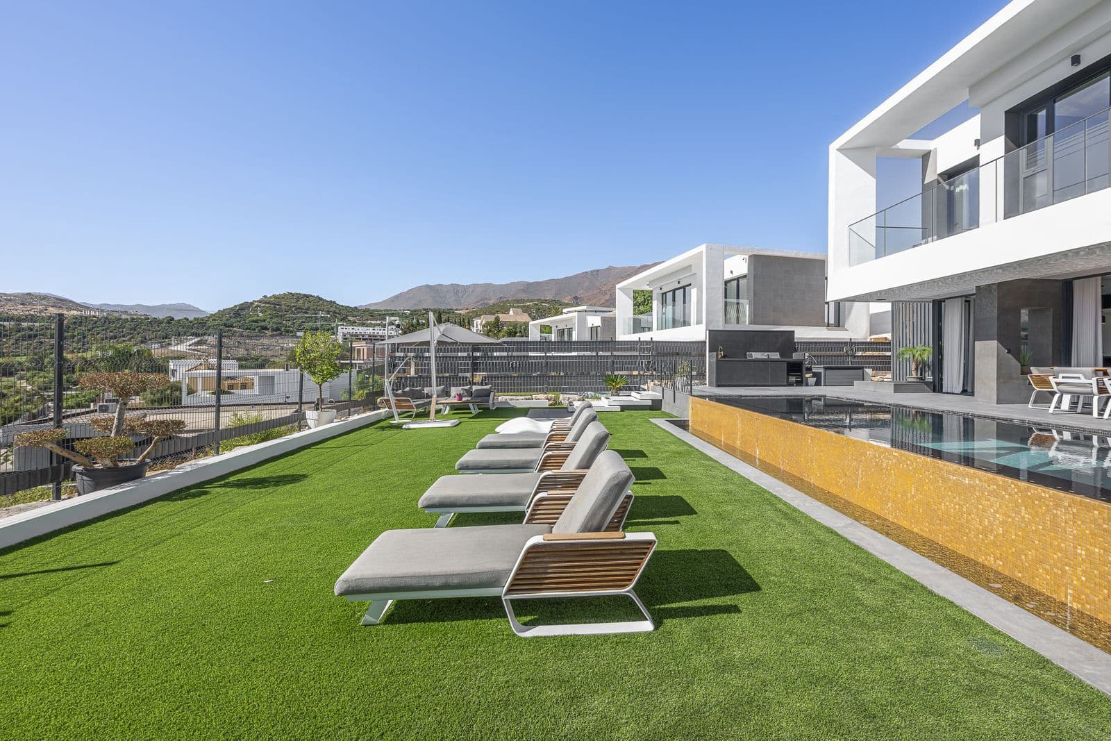 3 sovrum Villa till salu i Estepona - 1 370 000 € (Ref: 10097761)