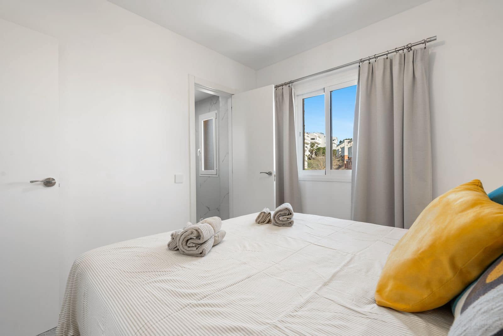 2 slaapkamer Appartement te koop in Estepona - € 444.000 (Ref: 10097762)