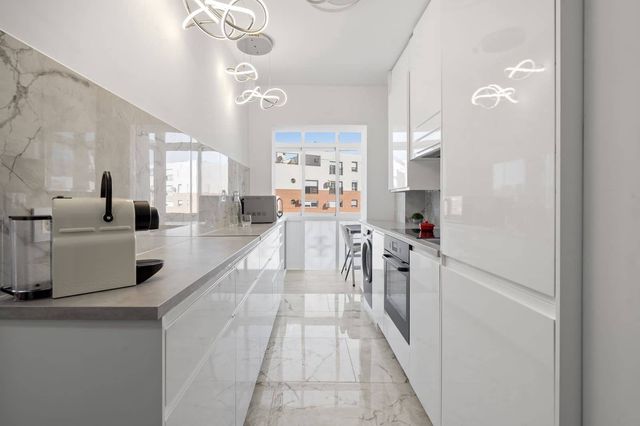 2 slaapkamer Appartement te koop in Estepona - € 444.000 (Ref: 10097762)