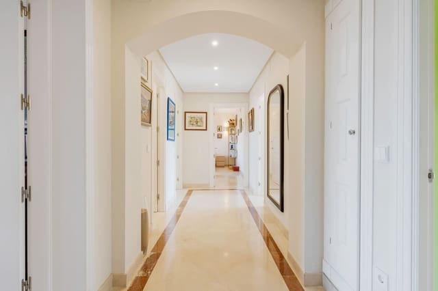 Apartamento de 3 habitaciones en Bahía de Marbella, Marbella en venta - 1.200.000 € (Ref: 10097763)
