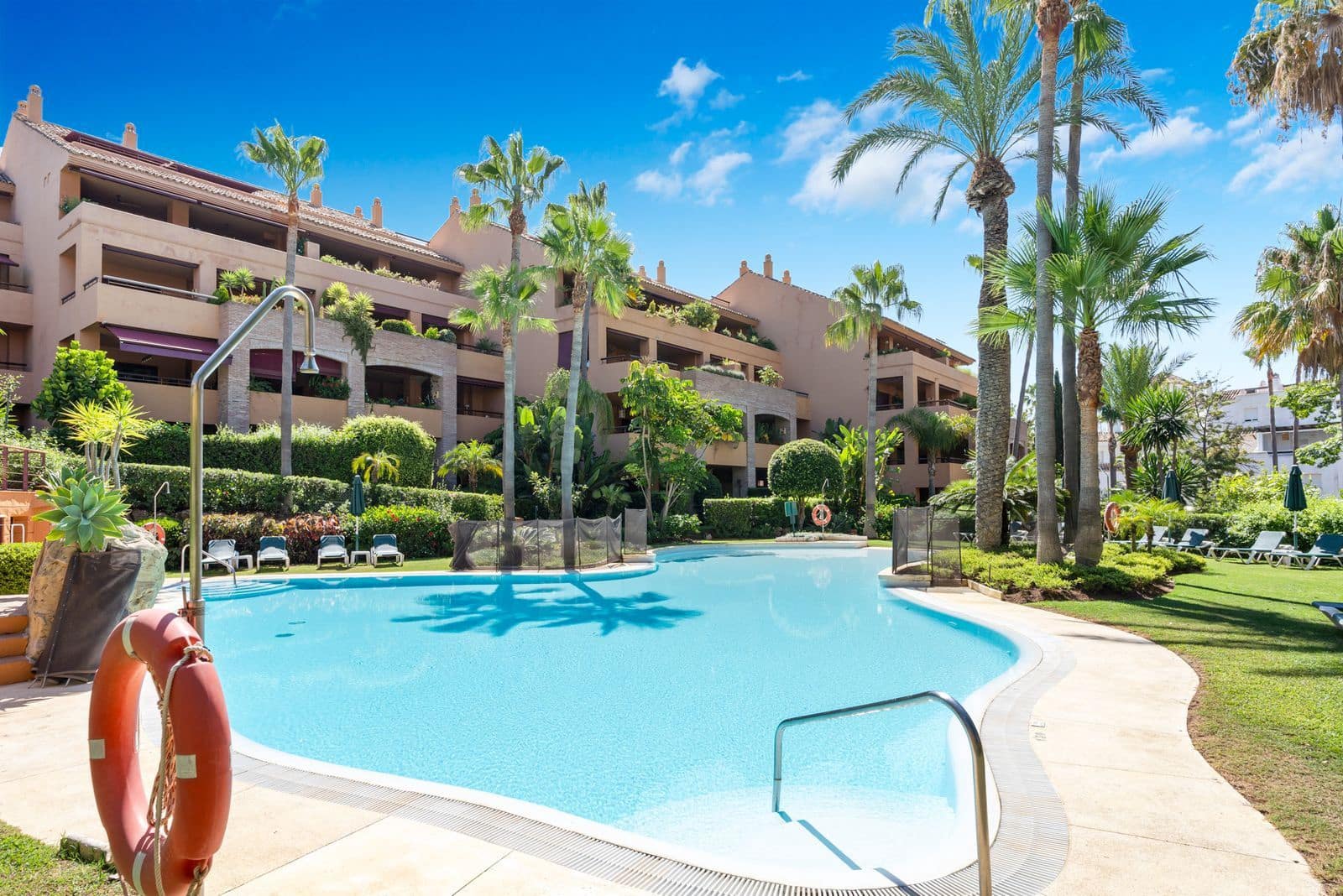 3 soveværelse Lejlighed til salg i Bahia de Marbella - € 1.200.000 (Ref: 10097763)