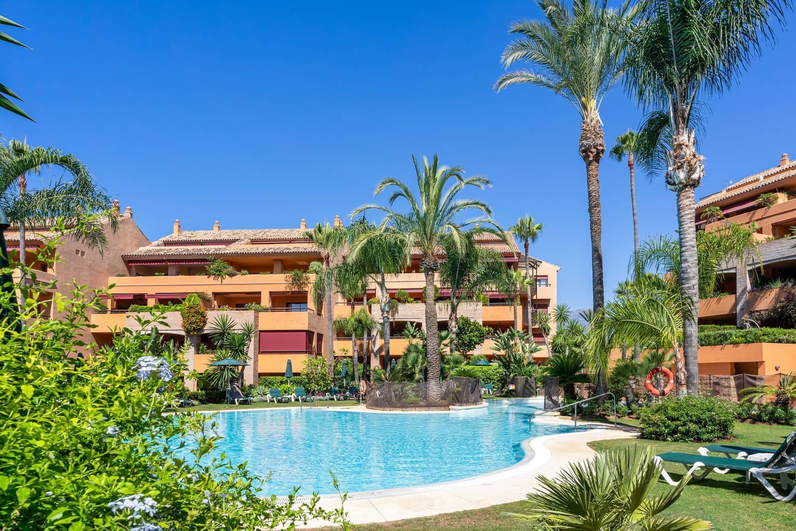 3 soveværelse Lejlighed til salg i Bahia de Marbella - € 1.200.000 (Ref: 10097763)